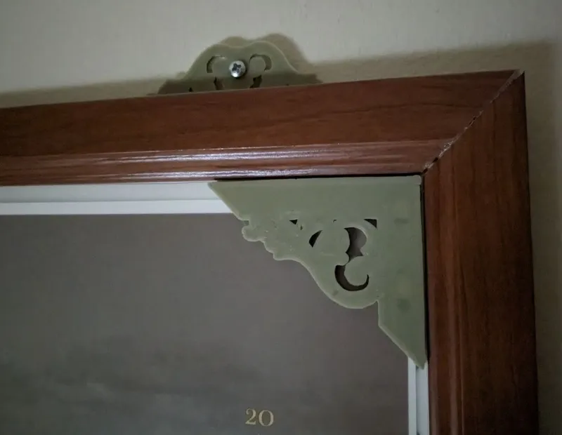 Magnetic Decorative Corner Picture Holder & Hanger