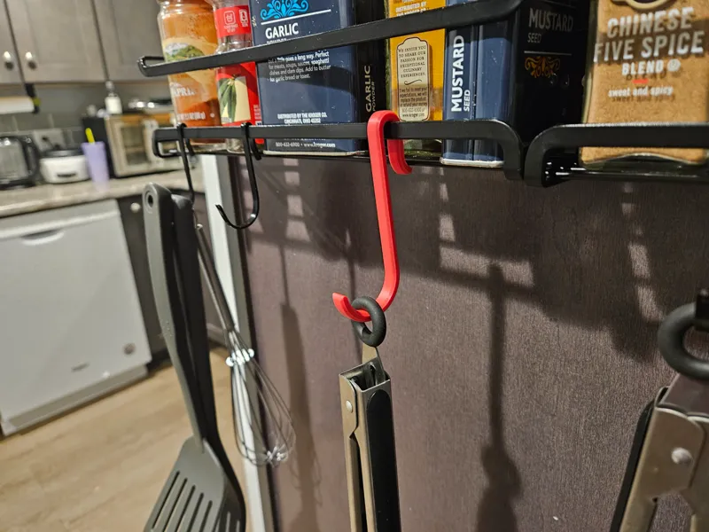 'Round the House Small Hook