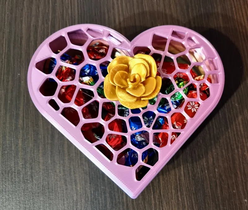 Voronoi heart gift box