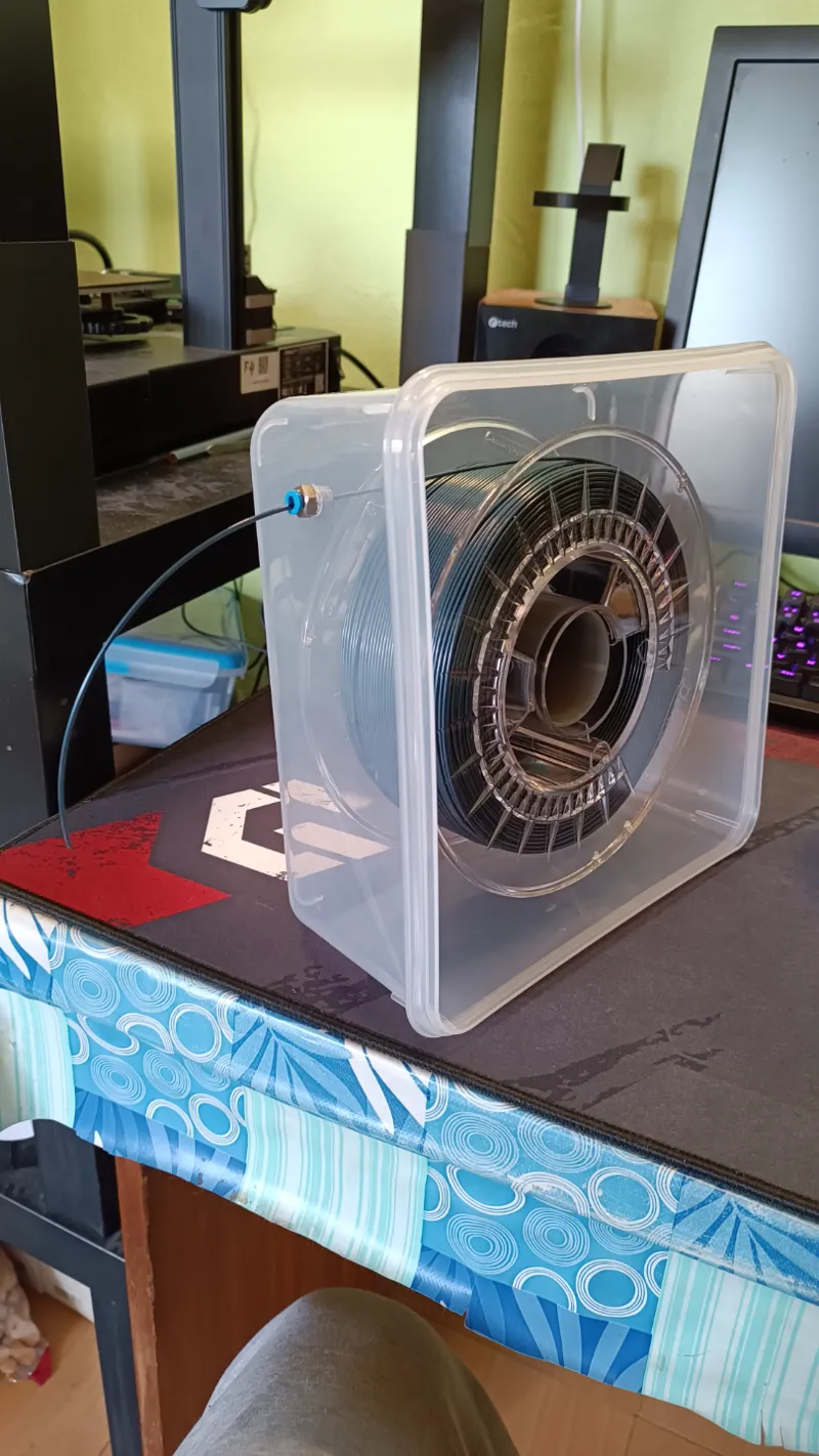 Dryer box filament holder