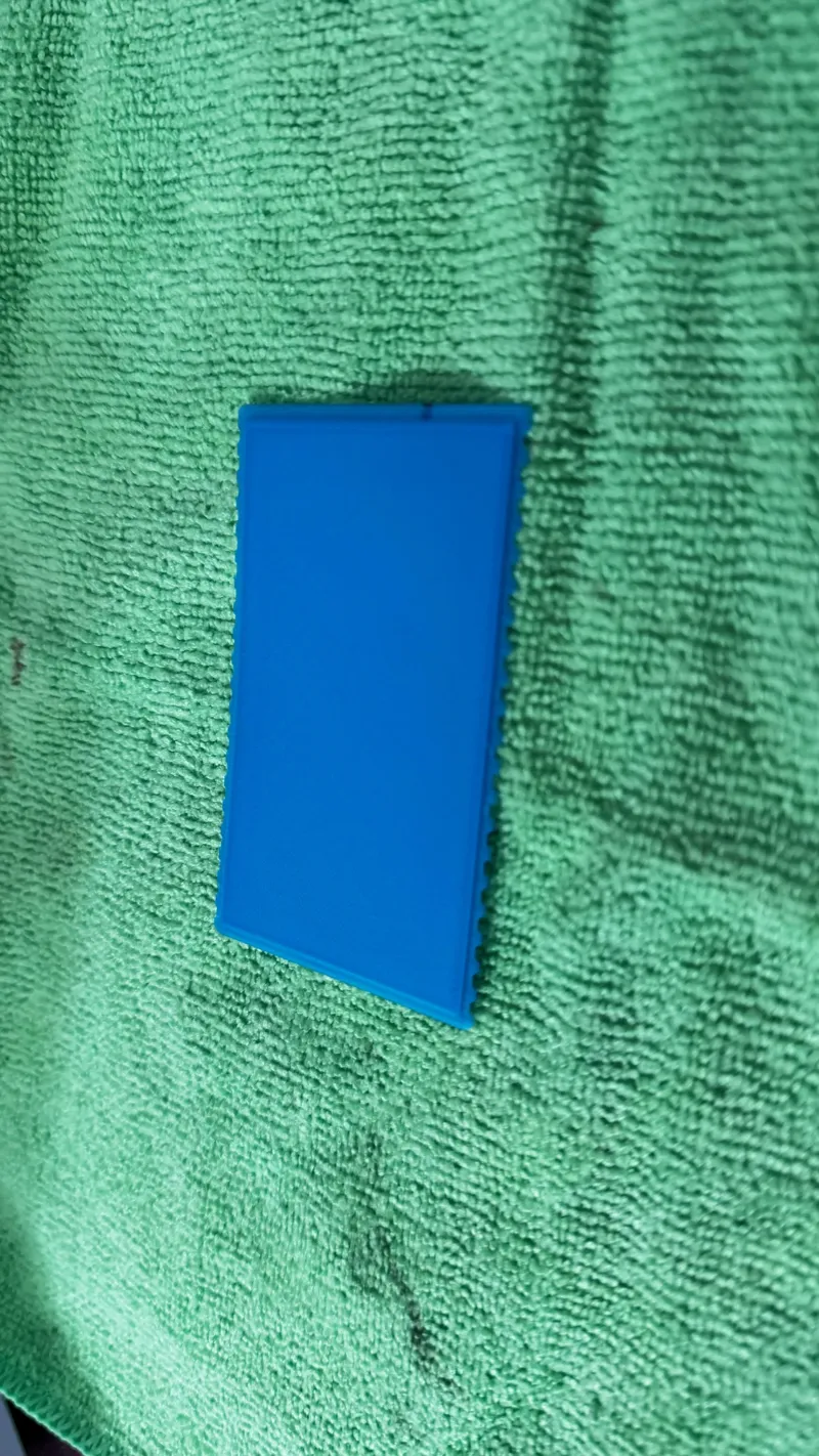 Scraper the size of a credit card