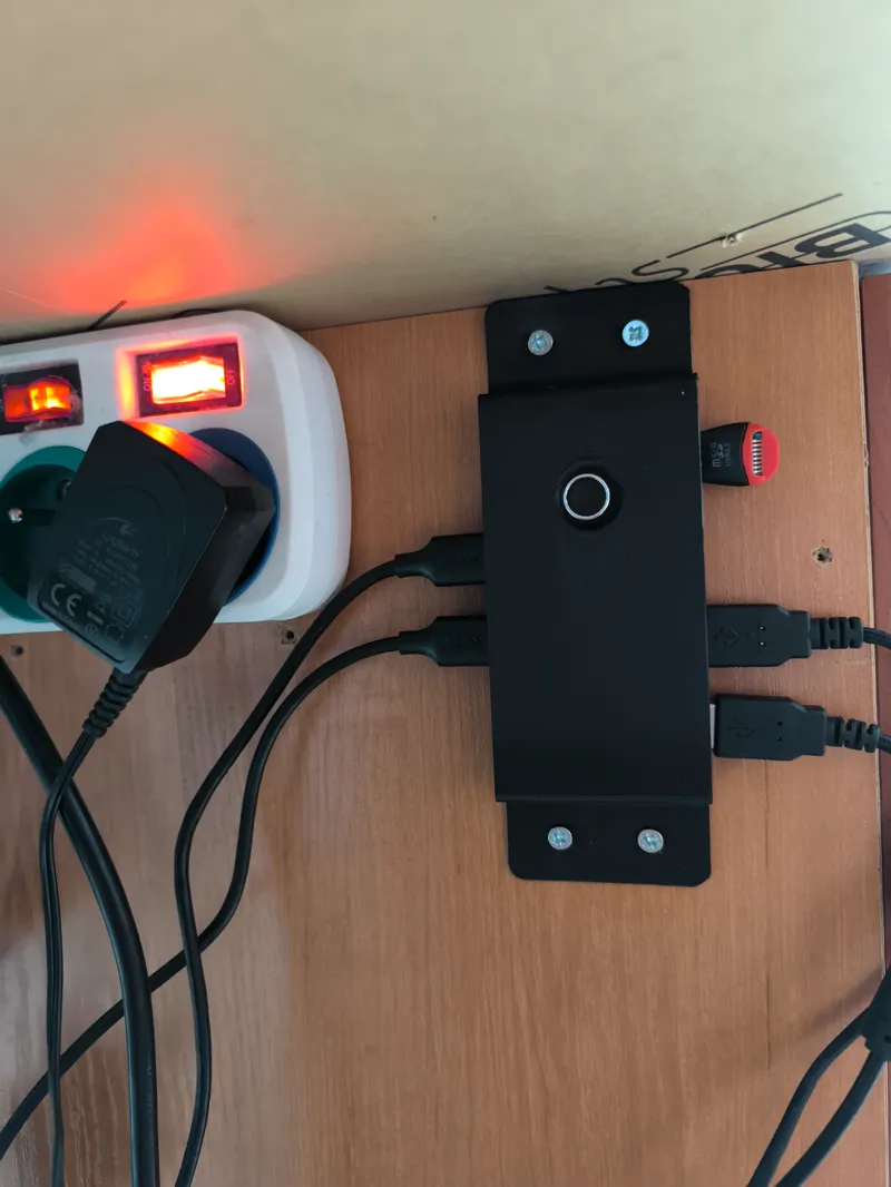 Simple holder for Ugreen 30767 - usb hub switcher