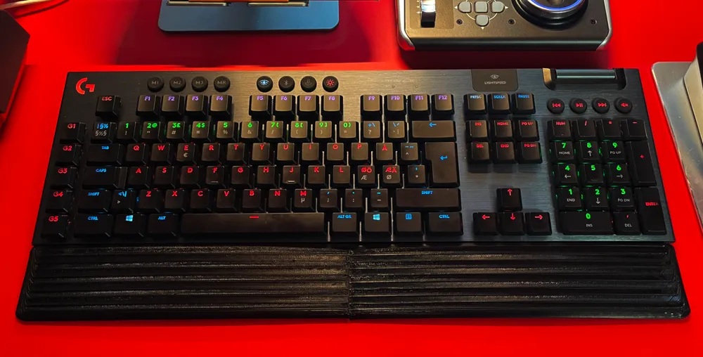 Wrist support/palm rest) Logitech G915 keyboard by jakobdam MakerWorld