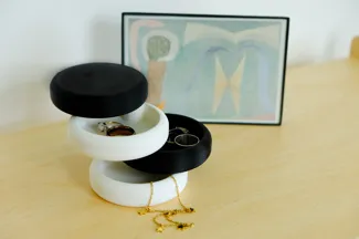 Wavy Swivel Jewelery Case
