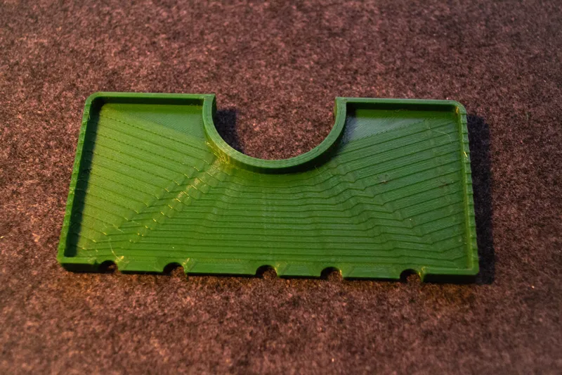 Absorbs running water  under water tap