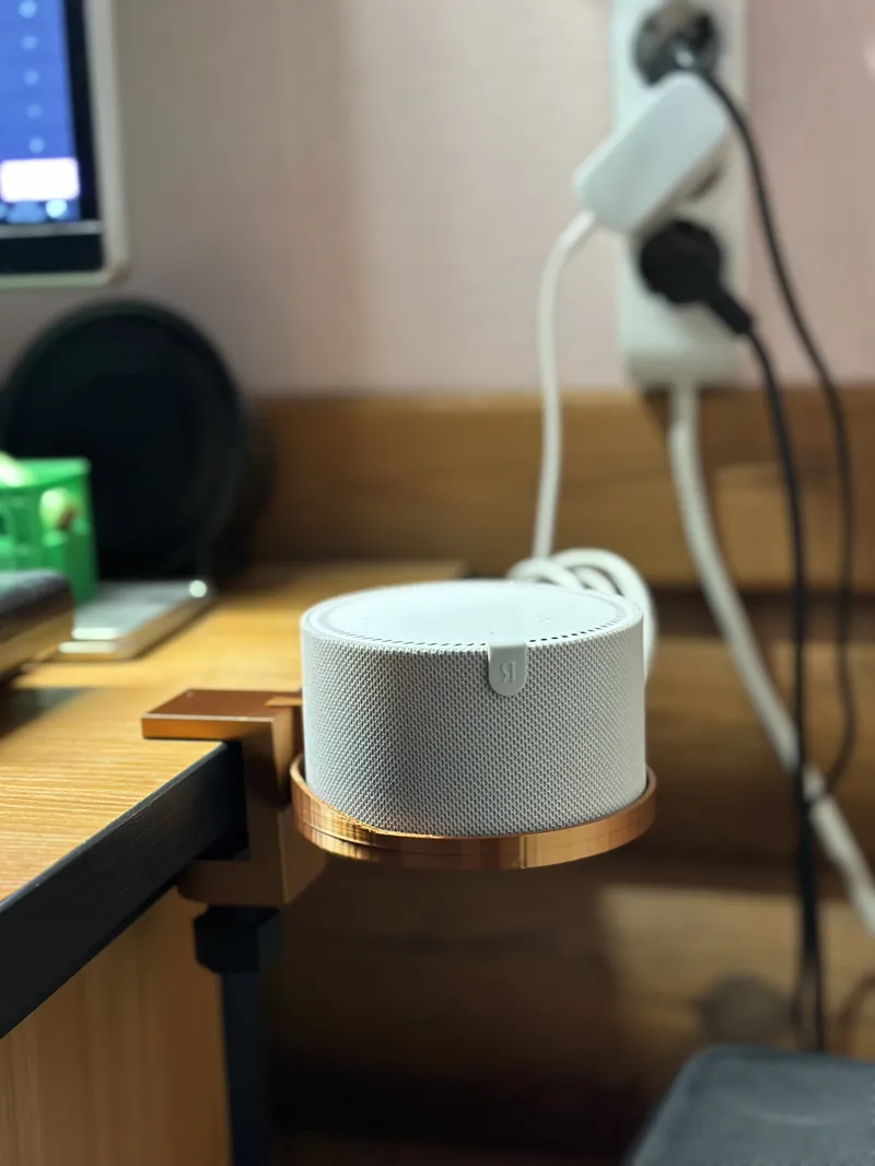 Round stand with table mount
