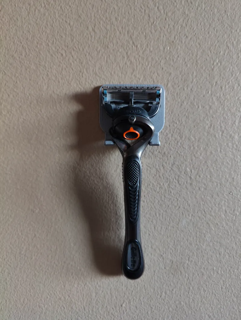 Minimalistic Universal Razor Holder
