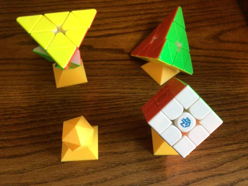 Pyramid Stand (for twisty puzzles)