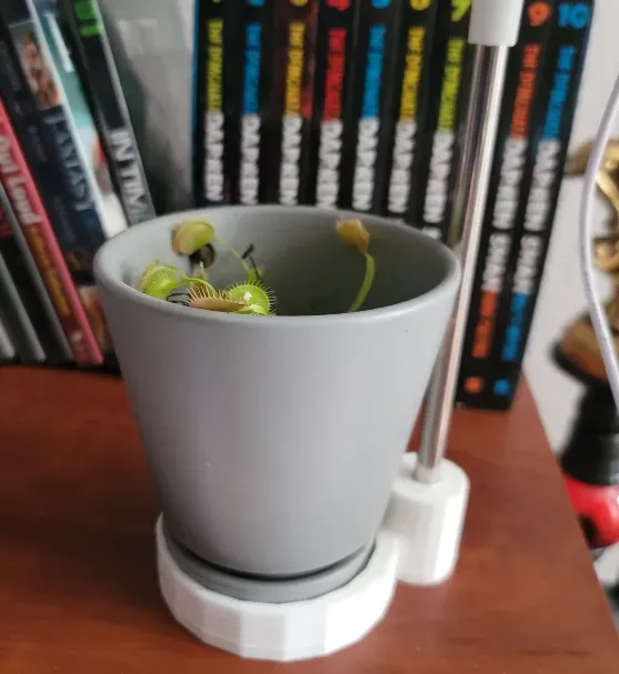 Grow light stand for small flower pot