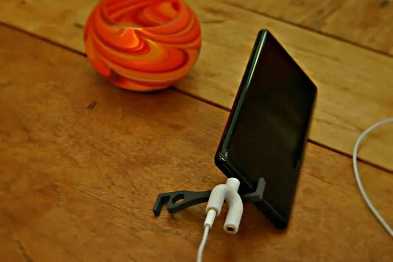 Minimalistic Keychai Phone Stand