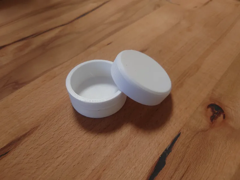Cylindrical container