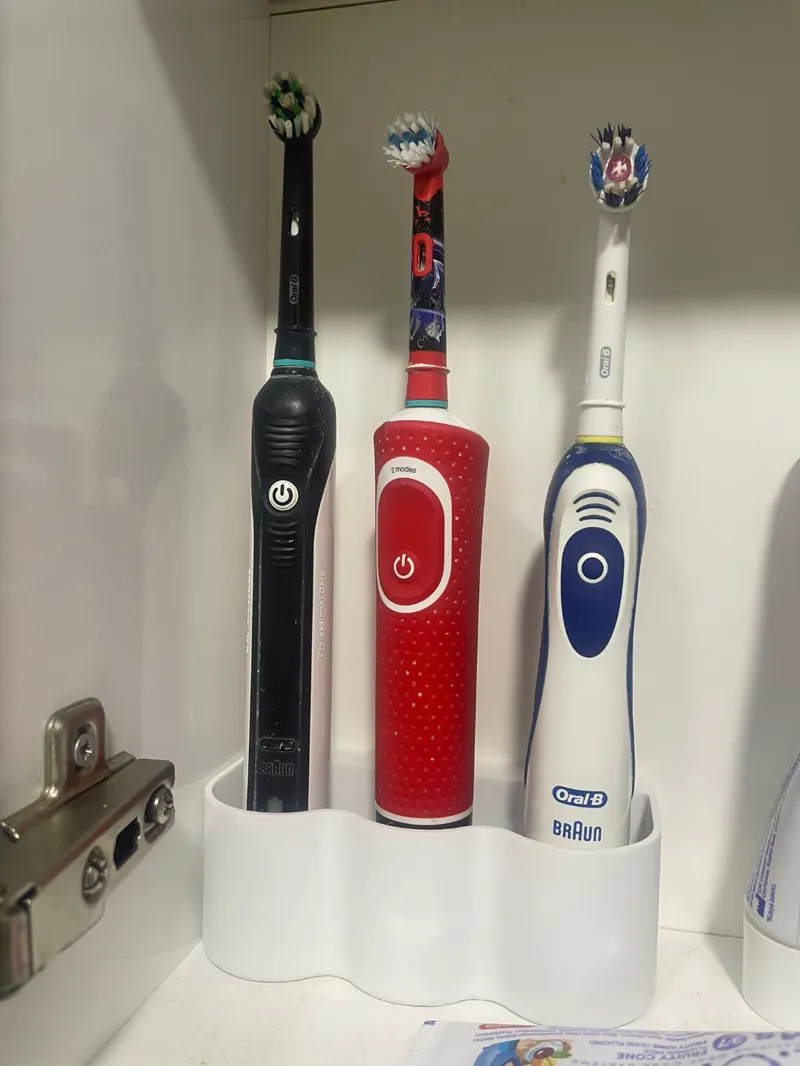 Oral B 2+1 Holder (2Charge+1Battery)