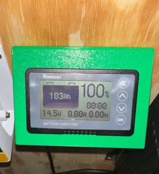 Renogy RBM500 battery shunt screen 45 degree mount