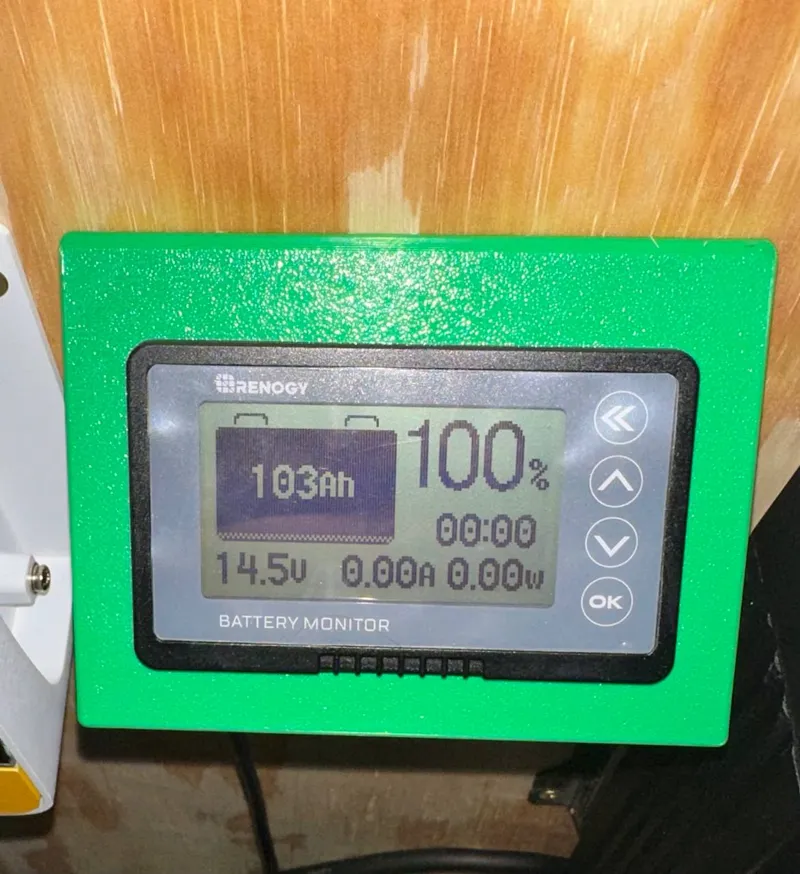 Renogy RBM500 battery shunt screen 45 degree mount