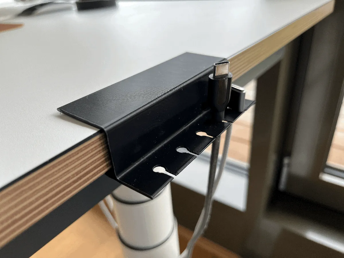Organisateur de câbles de bureau