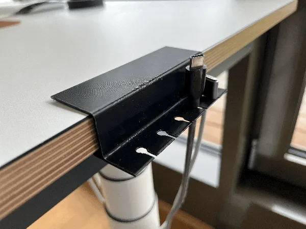 Organisateur de câbles de bureau
