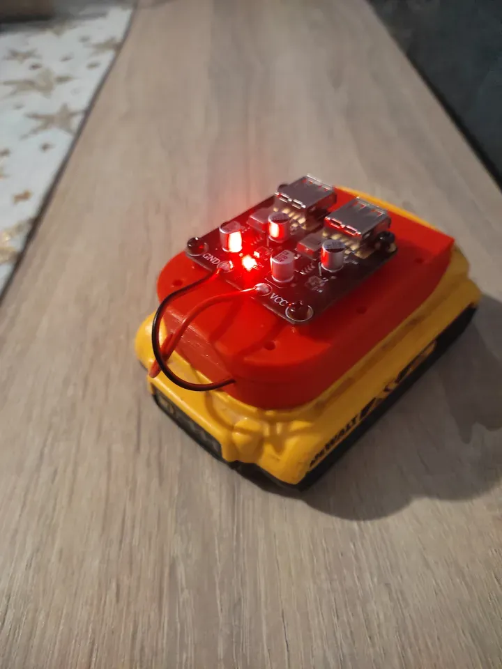 Dewalt battery adapter 18V + USB