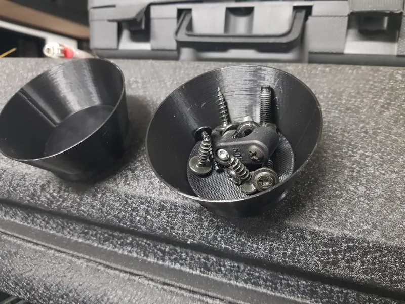 Magnetic Screw Cup