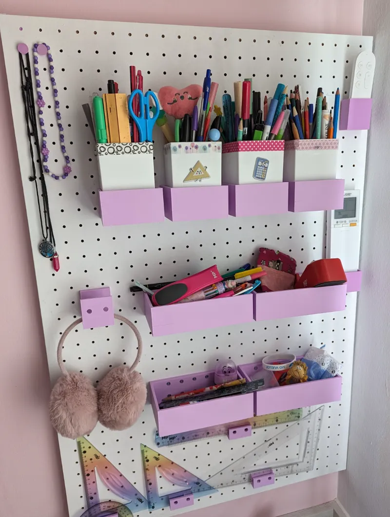 Boxes and hooks for pegboard 2.5cm