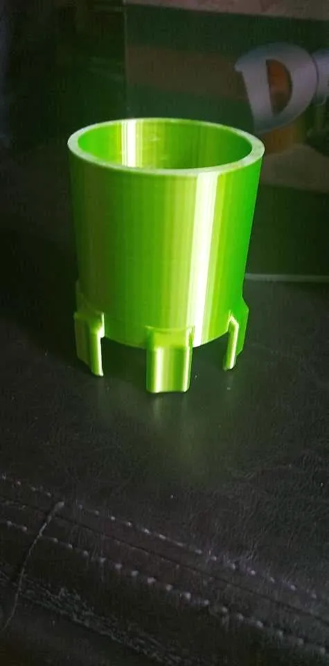 can holder on gas cap