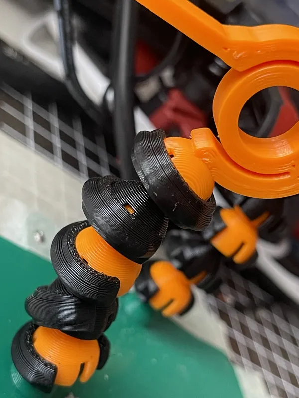 Reinforced clamping clip for soldering 3rd hand