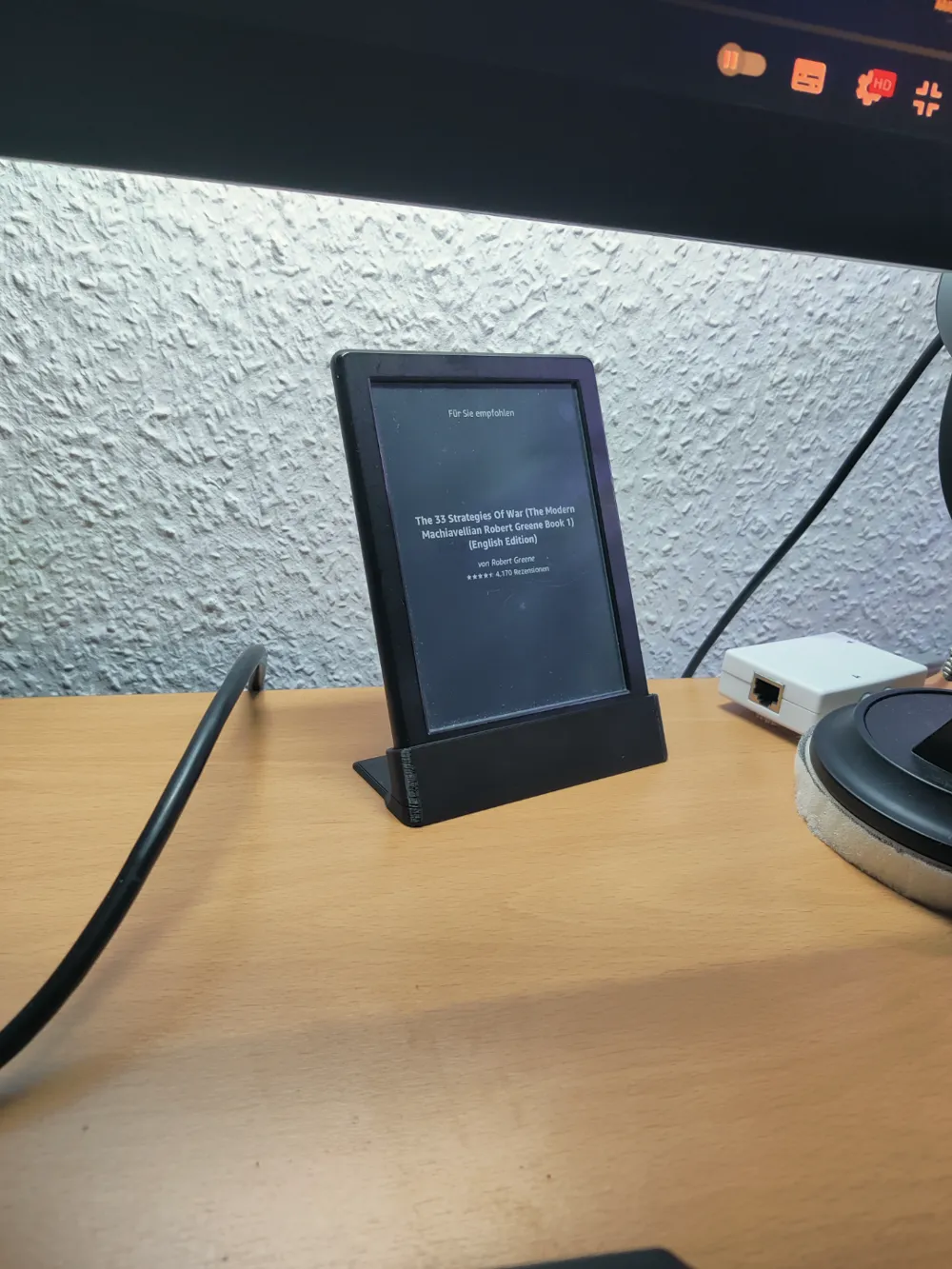 Kindle & Kindle Paperwhite Stand by Pengolin Design MakerWorld