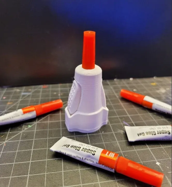 (Obsolete) Super Glue Squeezer