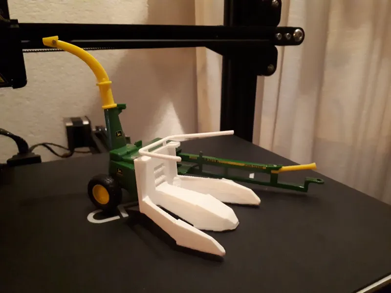 Britains John Deere pull type corn header 
