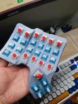 charybdis4*6-卡扣式固定pcb-左手模型