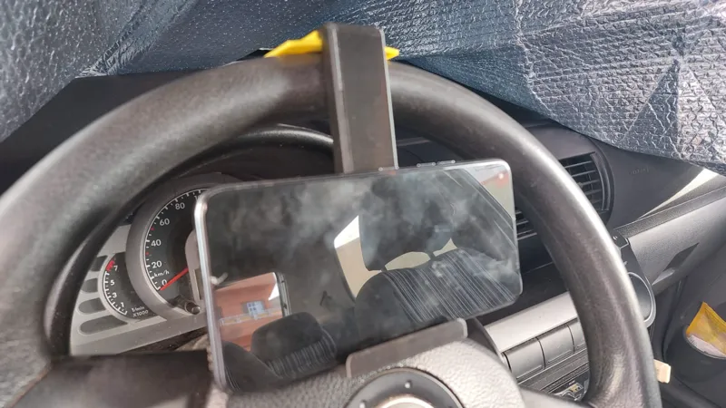 soporte para teléfono en el volante. no supports
