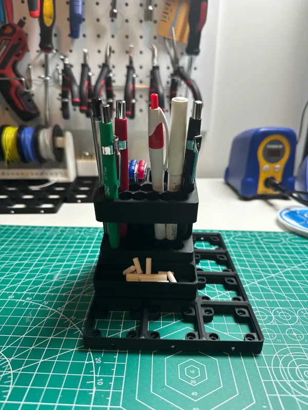 Porte-crayons incliné Gridfinity 2x2