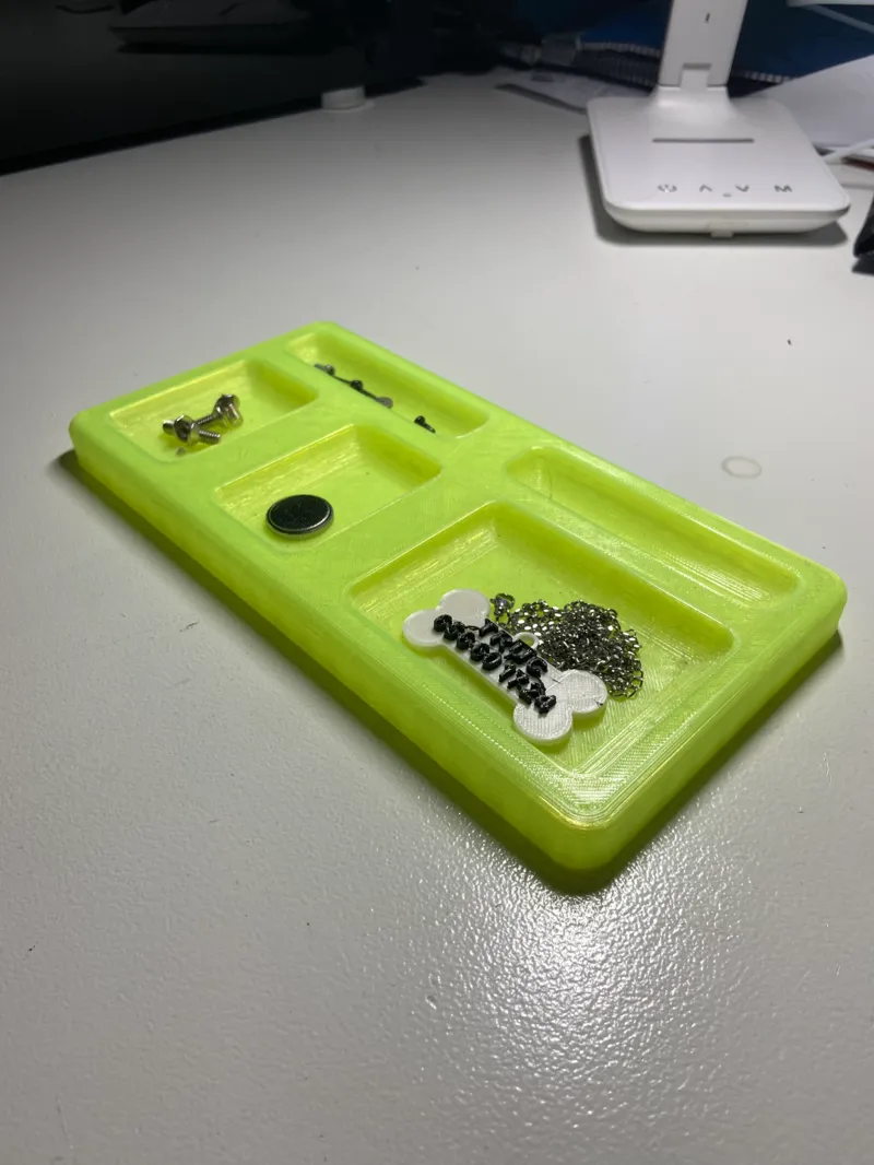 Screw and little objects holder
