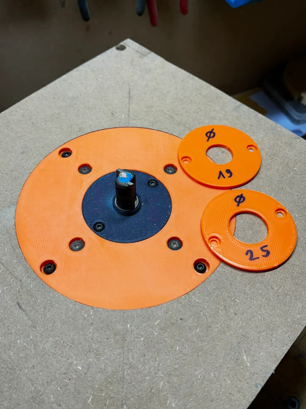 Dewalt router base plate table by Dani56 MakerWorld