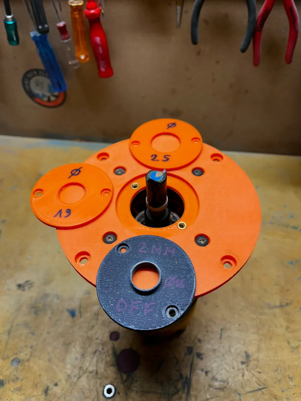 Dewalt router base plate table by Dani56 MakerWorld