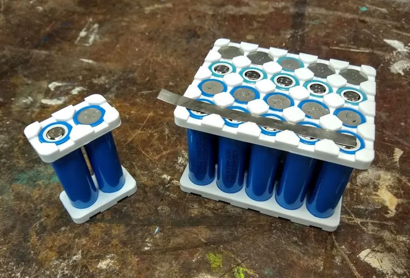 Parametric Battery Cell Holder (Fusion 360)