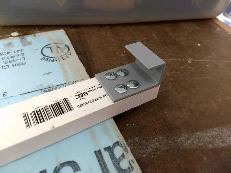 Window Hanger Clip