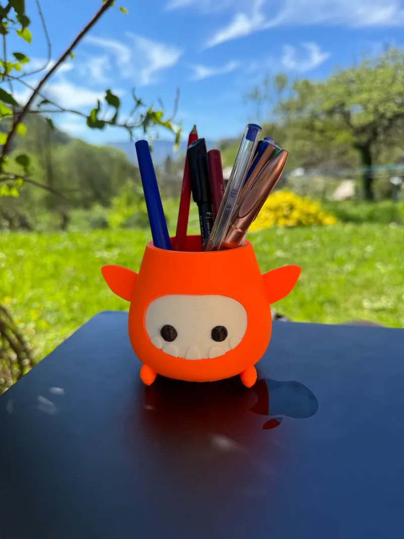 Cute pen holder