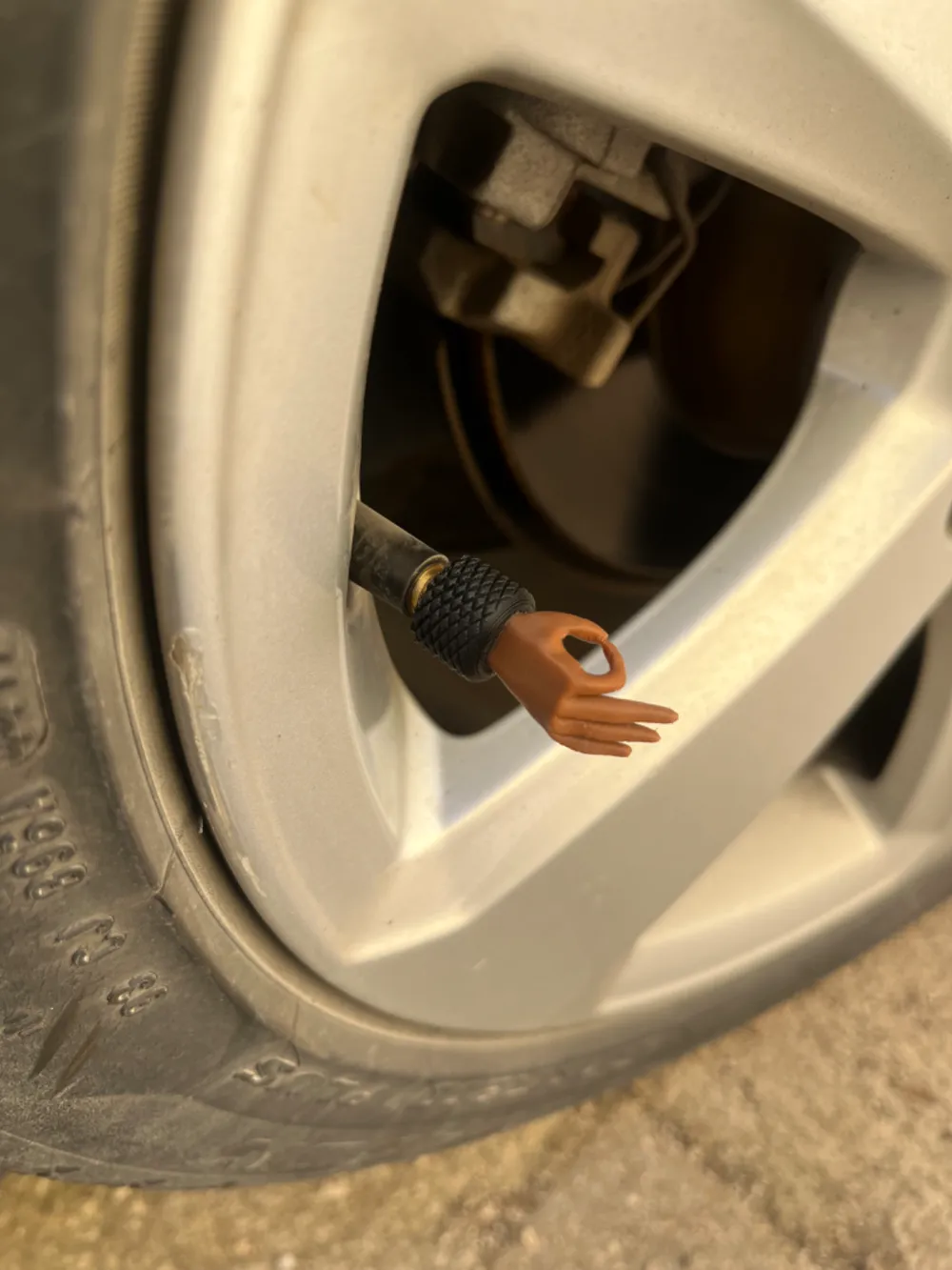 Funny Tyre Cap by Stampj MakerWorld