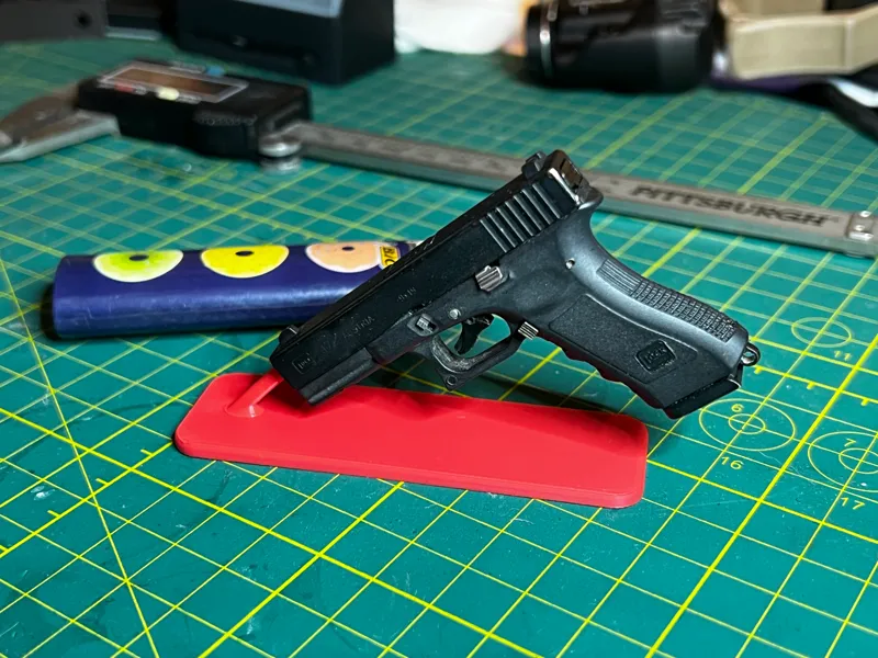 Display Stand for 1/3 scale Glock G17 keychain