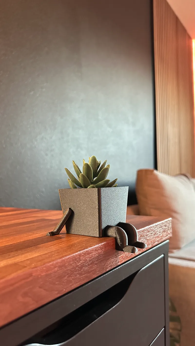 Planter Pot with Hanging Legs & Arms Shelf Pot