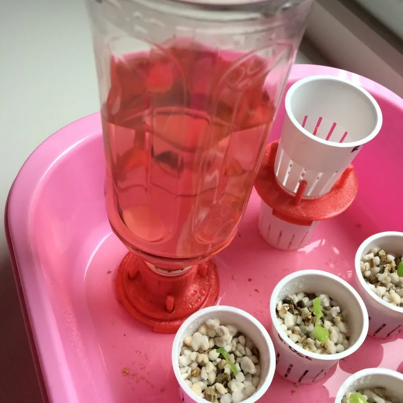 Hydroponics nutrient solution refiller