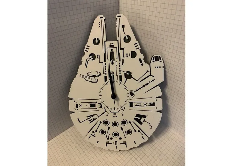 Millenium Falcon Clock