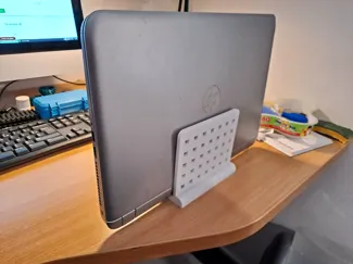Laptop vertical stand