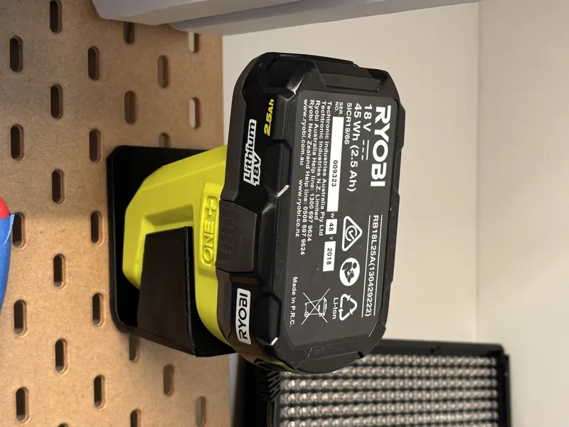 Ryobi One+ Battery Charger (RC18115) Skadis Holder