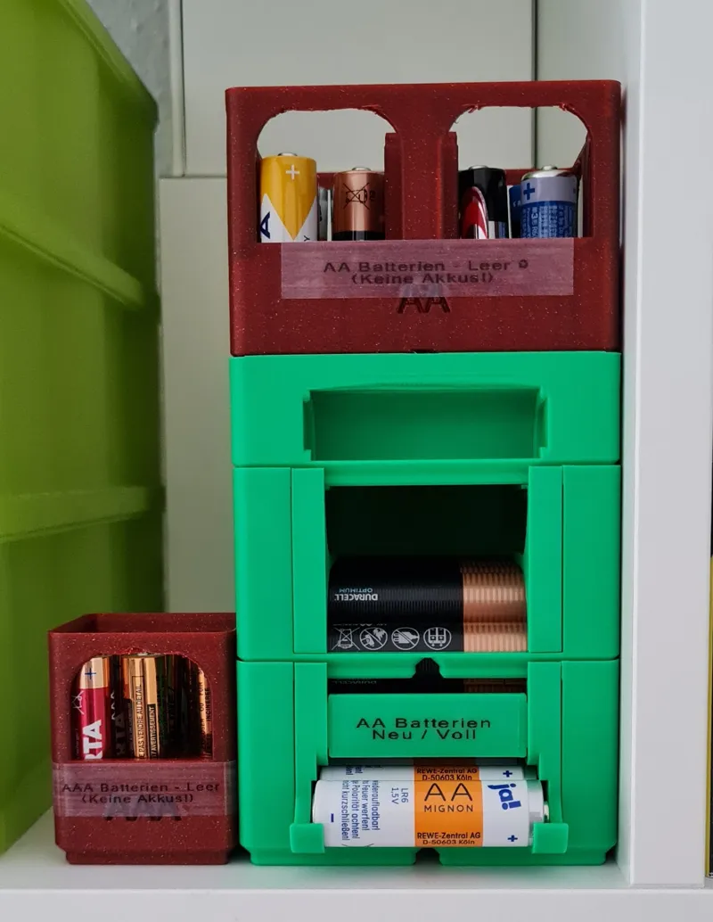 Lid for Gridfinity stackable battery dispenser