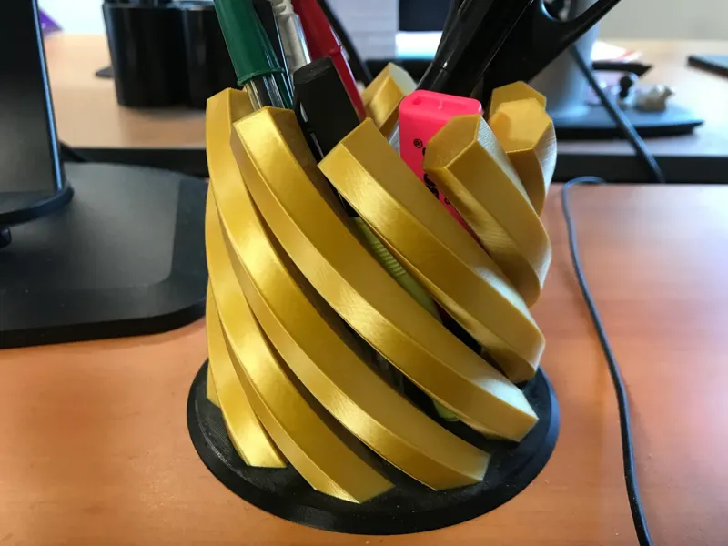 Pen holder hex spiral 