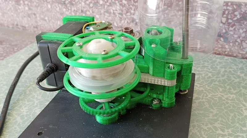 PET BOTTLE CUTTER WITH SELF SPOOLING FUNCTION