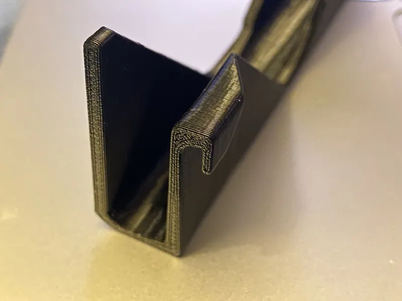 Continuity Camera clip, Macbook Air downward angle
