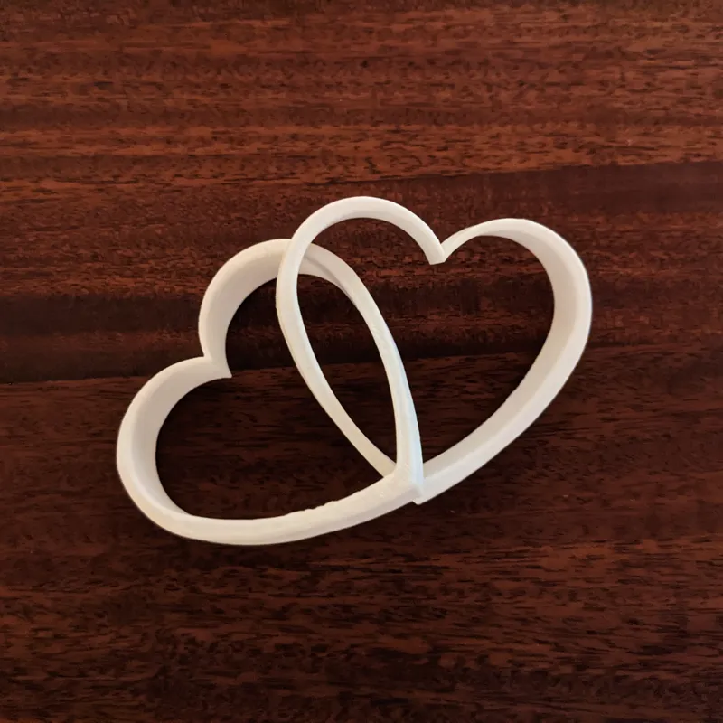Interlocking heart decor