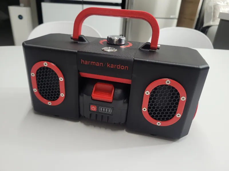 AD-68 stereo bluetooth speaker with makita battery